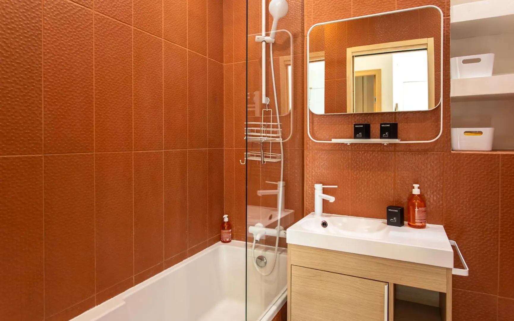 #25 2Bdr Port, 5Min From The Old Town Balcony, Ac&Wifi Apartment Nice